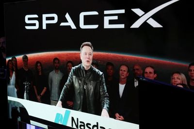 SpaceX chịu áp lực mới