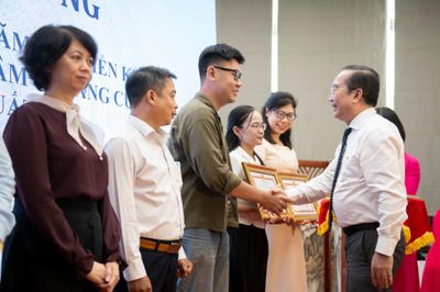 TP.HCM khen thưởng 33 tập thể, cá nhân đóng góp cho Đường sách Tết