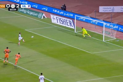 Panenka lên xà, tân binh 60 triệu bảng bị đồng đội quát
