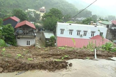 Sạt lở uy hiếp khu dân cư, Thanh Hóa ban bố tình huống khẩn cấp