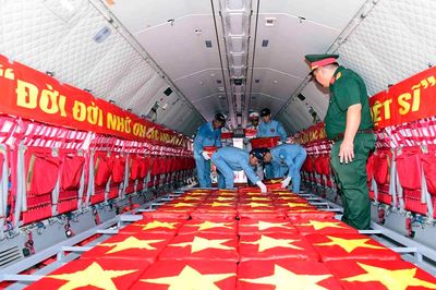 Chuyến bay đặc biệt đưa 7.104 mẫu hài cốt liệt sĩ ra Hà Nội đi tìm danh tính