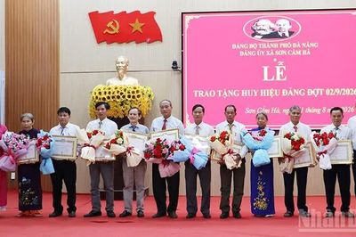 Đà Nẵng: Xã Sơn Cẩm Hà trao tặng Huy hiệu Đảng đợt 2/9/2026