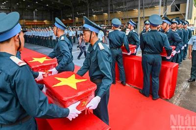 [Ảnh] Vận chuyển, bàn giao hơn 7.000 mẫu hài cốt liệt sĩ để giám định ADN, xác định danh tính liệt sĩ