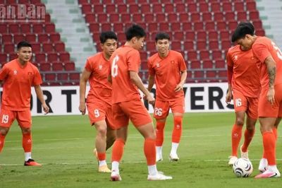 Huấn luyện viên Thái Lan nể trọng đội tuyển Việt Nam, khen đối thủ tổ chức tốt