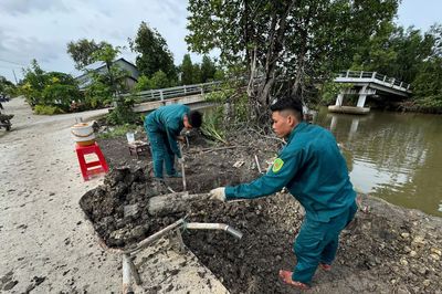 'Sao vuông' Cà Mau: Giúp dân tôn nền nhà, vun đắp tình quân dân