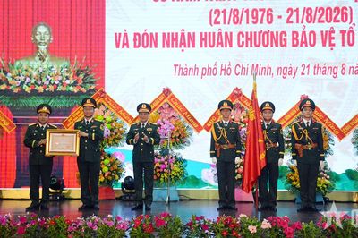 Trung tướng Lê Văn Hướng dự Lễ kỷ niệm 50 năm Ngày truyền thống Bệnh viện Quân y 4