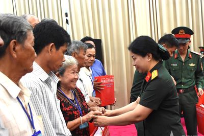 Bộ Quốc phòng gặp mặt đoàn đại biểu người có công với cách mạng tỉnh Đồng Tháp