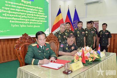 Tỉnh Đồng Tháp ký kết phối hợp tìm kiếm, quy tập hồi hương liệt sĩ tại Campuchia