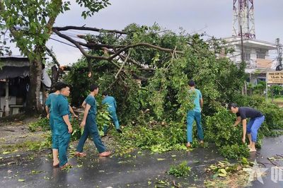 Lực lượng vũ trang tỉnh Tây Ninh giúp dân khắc phục hậu quả thiên tai