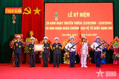 Lữ đoàn 681 đón nhận Huân chương Bảo vệ Tổ quốc hạng Nhì