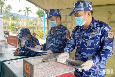 Hoàn thành lấy mẫu sinh phẩm hài cốt liệt sĩ tại Nghĩa trang liệt sĩ Đại Thắng