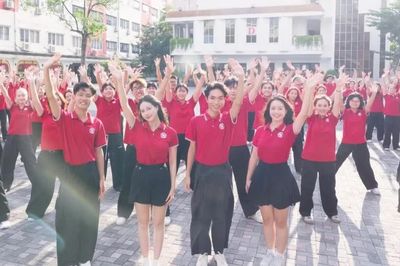 Gần 150 sinh viên trường ĐH Ngoại thương góp sức thực hiện MV chào đón tân sinh viên K65