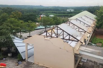 Đồng Nai: Giông lốc làm tốc mái, sập tường trường học
