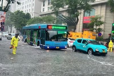 Mưa diện rộng không gây ngập tại Hà Nội, cảnh báo thời tiết đêm 23/8