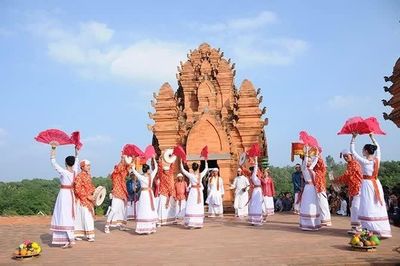 Không gộp Ngày hội Đại đoàn kết toàn dân tộc với Ngày Văn hóa Việt Nam