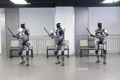 Robot Trung Quốc có thể bắt chước binh sĩ trong nhiệm vụ nguy hiểm