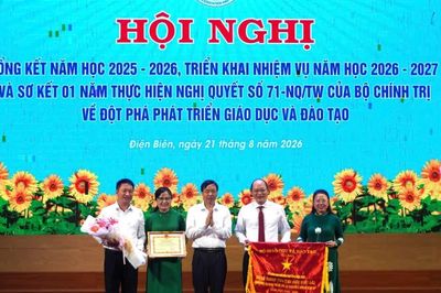 Bảy cá nhân ngành Giáo dục Điện Biên được trao Huân chương Lao động hạng Ba