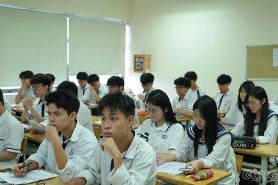 Học sinh phổ thông sẽ học 12 tiết AI mỗi năm từ 2026-2027