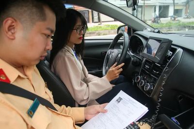 Từ năm 2027, thi lái ô tô sẽ kiểm tra kỹ năng vượt xe, chuyển làn
