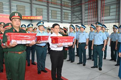 Bắt đầu hành trình đưa 7.104 mẫu sinh phẩm hài cốt liệt sĩ từ TP Hồ Chí Minh ra Hà Nội giám định ADN