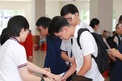 Sinh viên lo phí nộp chậm tốt nghiệp, lãnh đạo Trường ĐH Ngân hàng TPHCM nói gì?