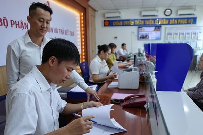 Bộ Nội vụ giải đáp cách tính tỷ lệ số người được nâng lương trước hạn