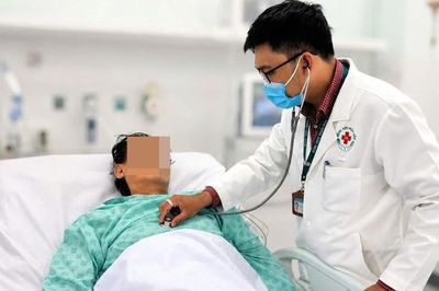 Bỏ qua thủ tục hành chính cứu người đàn ông ngừng tim ngoài đường