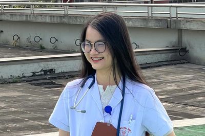 Nữ sinh chuyên Toán vừa đủ điểm đỗ Y Hà Nội, 6 năm sau thành thủ khoa đầu ra