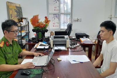 Khởi tố đối tượng mua bán trái phép cá thể rắn hổ chúa