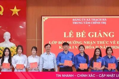 Những lá đơn của người thầy xin trở về bục giảng