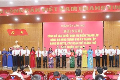 Công bố các quyết định thành lập 2 đảng bộ trực thuộc Thành ủy Cần Thơ