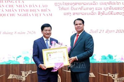 Nhà nước Lào trao nhiều phần thưởng cao quý cho các tập thể, cá nhân Điện Biên