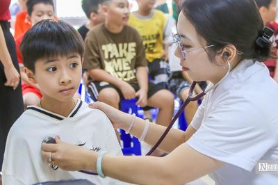 Hà Nội đồng loạt triển khai khám sức khỏe cho trẻ em, học sinh trước thềm năm học mới