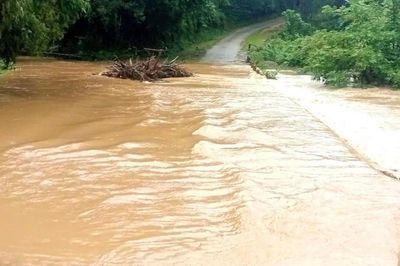 Lũ dâng cao, nhiều tuyến đường ở Thanh Hoá bị chia cắt