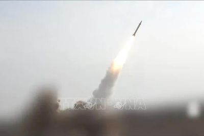 Drone và tên lửa Houthi tiếp tục nhắm vào Saudi Arabia