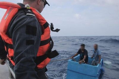 Hai ngư dân mất tích suốt 5 ngày, cảnh tượng được phát hiện giữa biển khiến cứu hộ kinh ngạc
