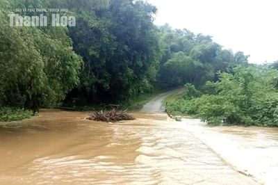 Mưa lớn ở các xã miền núi gây ngập úng, cảnh báo nguy cơ sạt lở