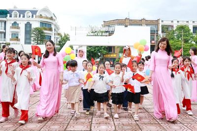 Bắc Ninh: Học sinh lớp 1 náo nức tựu trường