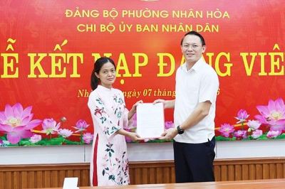 Phường Nhân Hòa: Kết nạp 18 đảng viên trong tháng 8