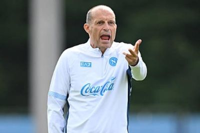 Napoli bắt đầu kỷ nguyên Max Allegri bằng trận đấu đầy kịch tính trước Genoa tại Serie A