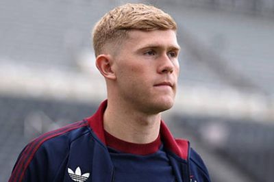 Vì sao Lewis Hall từ chối Manchester United để trở thành thủ lĩnh mới của Newcastle United?