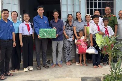 Bàn giao “Nhà Khăn quàng đỏ” tại xã Tuy Phước