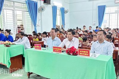 Xã Phước Hữu gặp mặt, đối thoại và trao học bổng cho học sinh