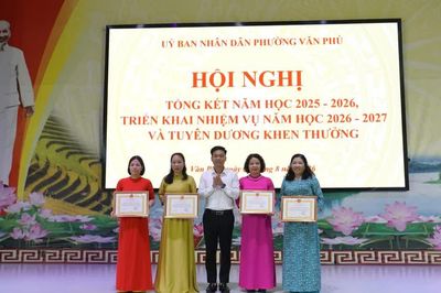 Phường Văn Phú tuyên dương và khen thưởng giáo viên, học sinh có thành tích xuất sắc trong năm học 2025 - 2026
