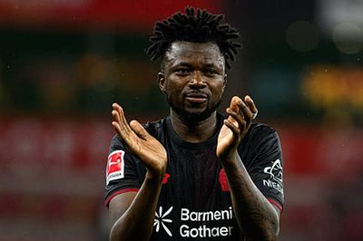 Edmond Tapsoba trở thành giải pháp hàng thủ lý tưởng cho cả Chelsea lẫn Manchester United