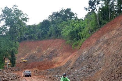 Đèo Gia Bắc trơn trượt do bùn đất, khuyến cáo người dân hạn chế qua lại
