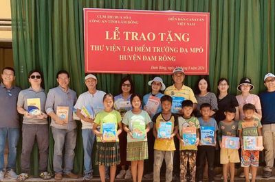 Lâm Đồng cấp miễn phí sách giáo khoa cho học sinh 2 trường vùng biên