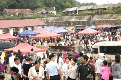 Khai trương chợ biên giới Mỏ Phàng