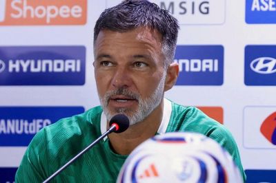 HLV Thái Lan nói lời bất ngờ về tuyển Việt Nam trước chung kết AFF Cup 2026