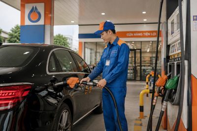Đổ xăng xe thế nào để tránh lãng phí?
